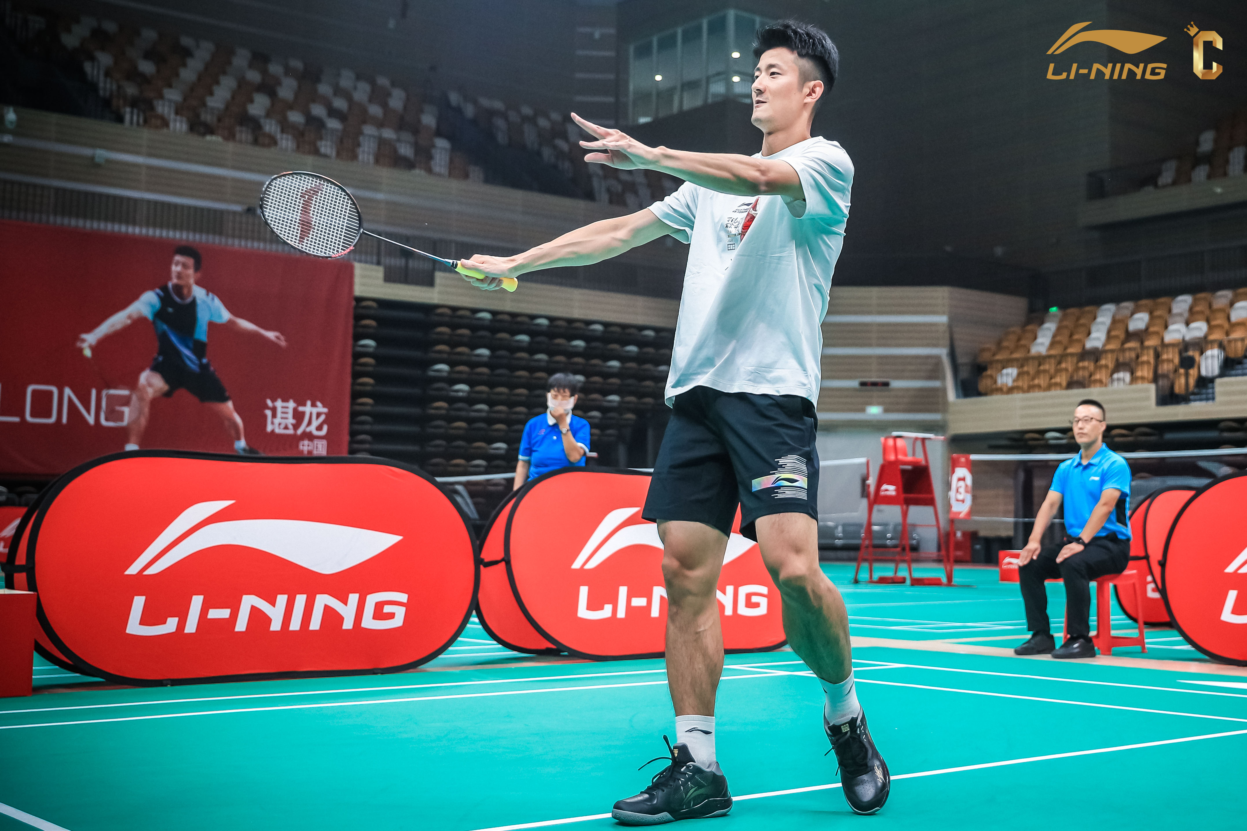 法国羽毛球队爆冷马来西亚羽毛球队，谌龙制霸全场