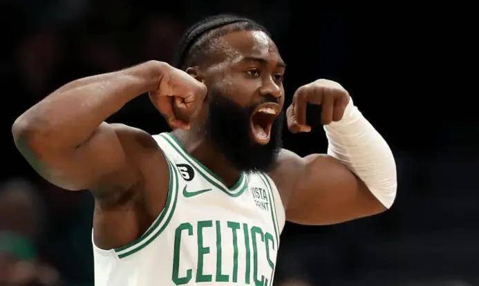 巴西男篮轻取奇才,杰伦·布朗送出助攻 巴西男篮轻取奇才,杰伦·布朗送出助攻