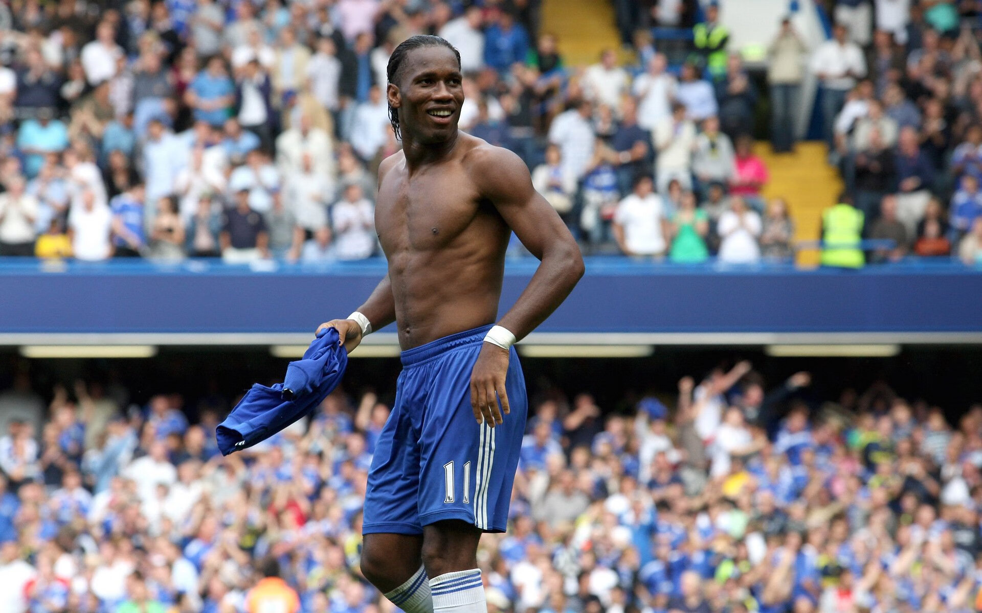 绿茵场上的骑士精神，欧冠半决赛中击溃公牛的跨界传奇